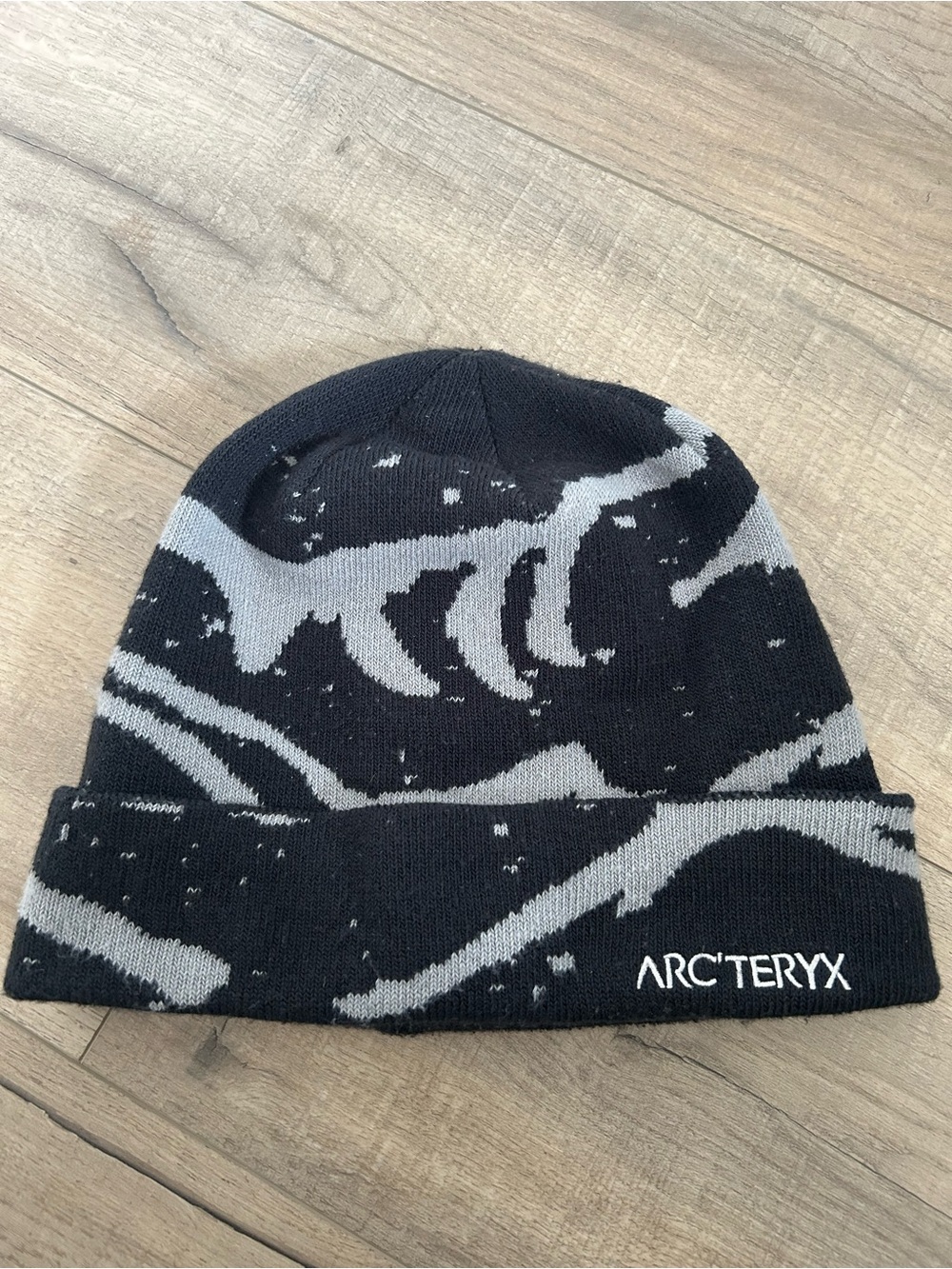 Arc'teryx Black and Gray Patterned Cuffed Beanie